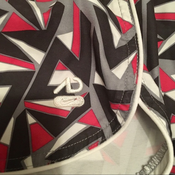 NWOT Nike Printed Pink, Gray & White Running Short - Picture 3 of 4